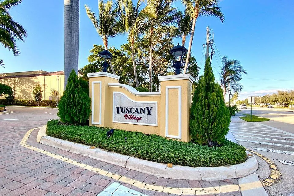 3 bed, 2.5 bath, 2043 sqft, $3,950 — Photo 2