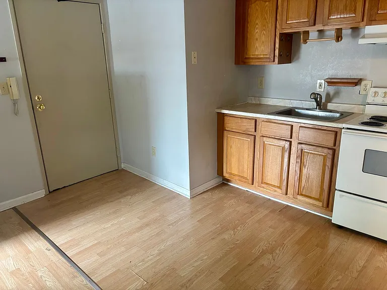 1718-34 E Lafayette Pl — Photo 2