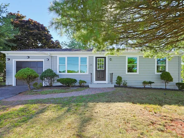 28 Deerfield Rd, Attleboro, MA 02703