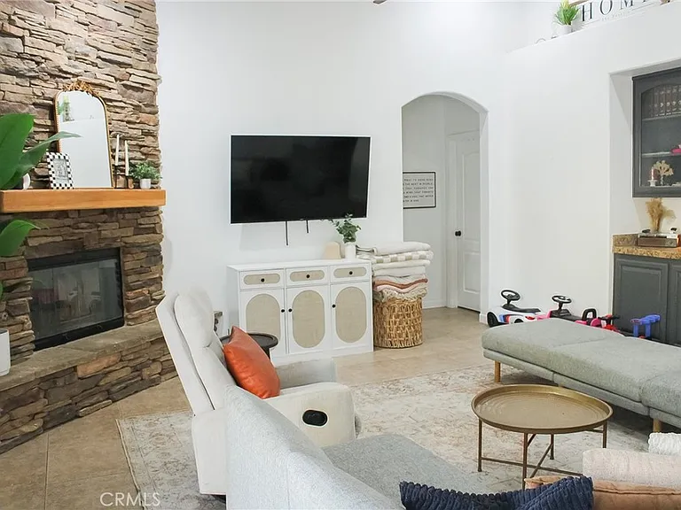 7525 Whitney Ave — Photo 4