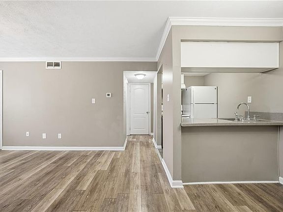 3rd image of 109 Hampton Club Dr #3