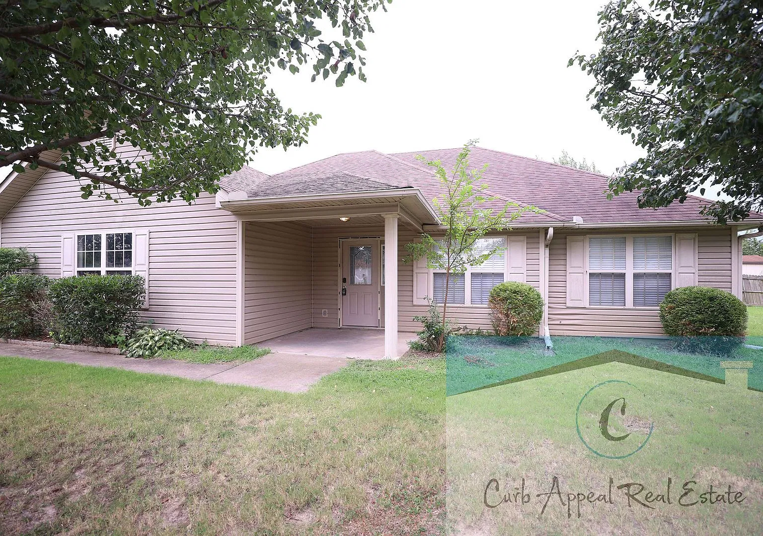 Beautiful 3-Bedroom Home Corner Lot, 2-Car Garage & Nettleton Schools! — Photo 1