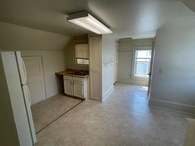 421 Scott Ave — Photo 9