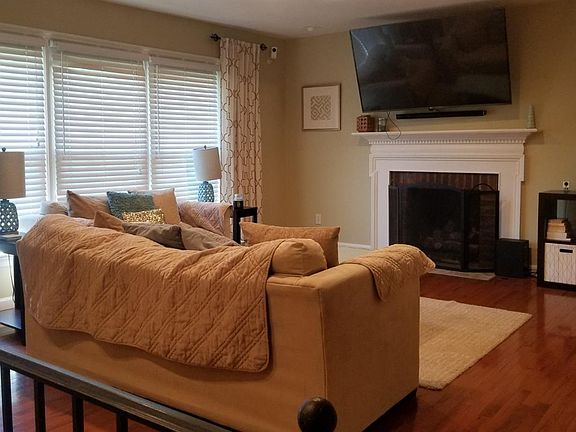 3rd image of 3464 Lansdowne Dr