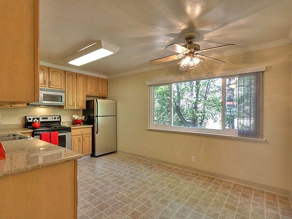 4th image of 570 University Ave APT 17