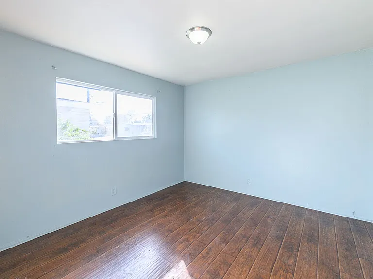 2506 S Rosewood Ave — Photo 17