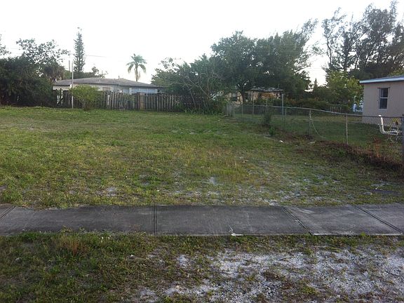 4th image of 1700 NW 13th Ct