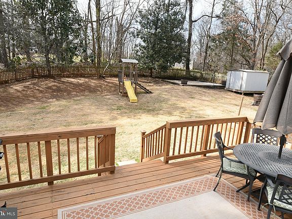 3rd image of 6756 Stonehurst Ct