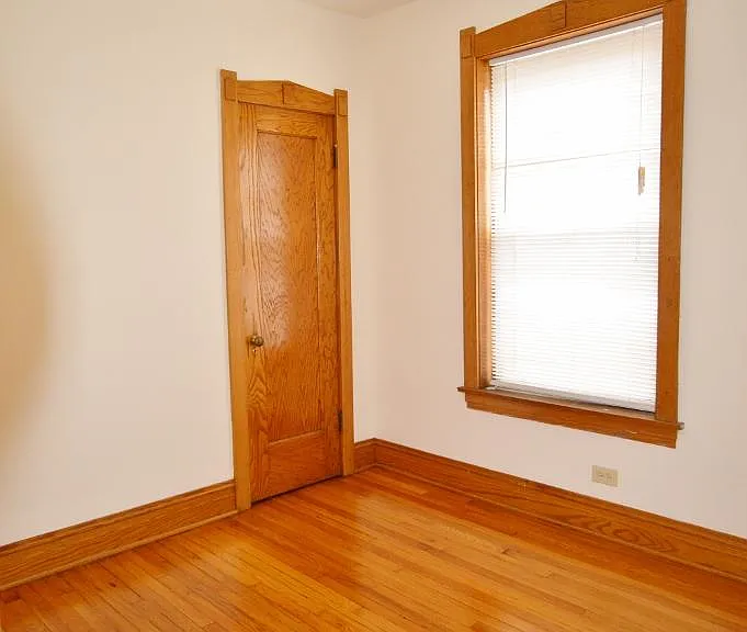 2116 W Berteau Ave #1 — Photo 10