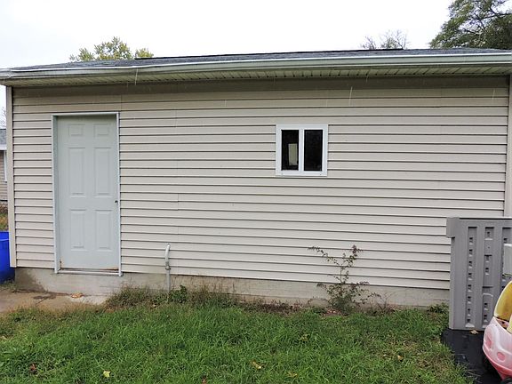 4th image of 2814 Sewell St