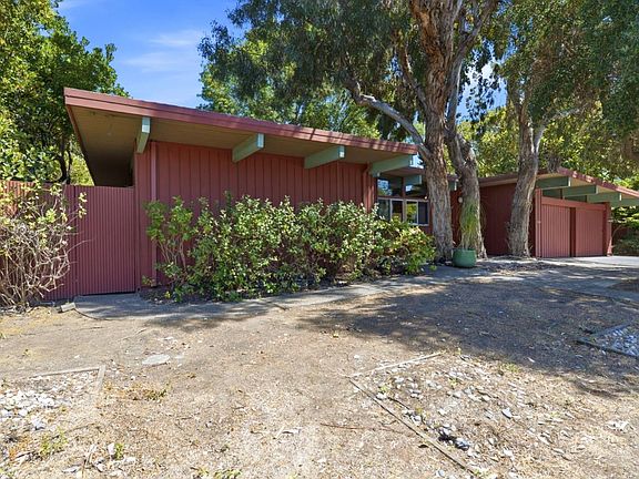 3rd image of 370 Shasta Dr