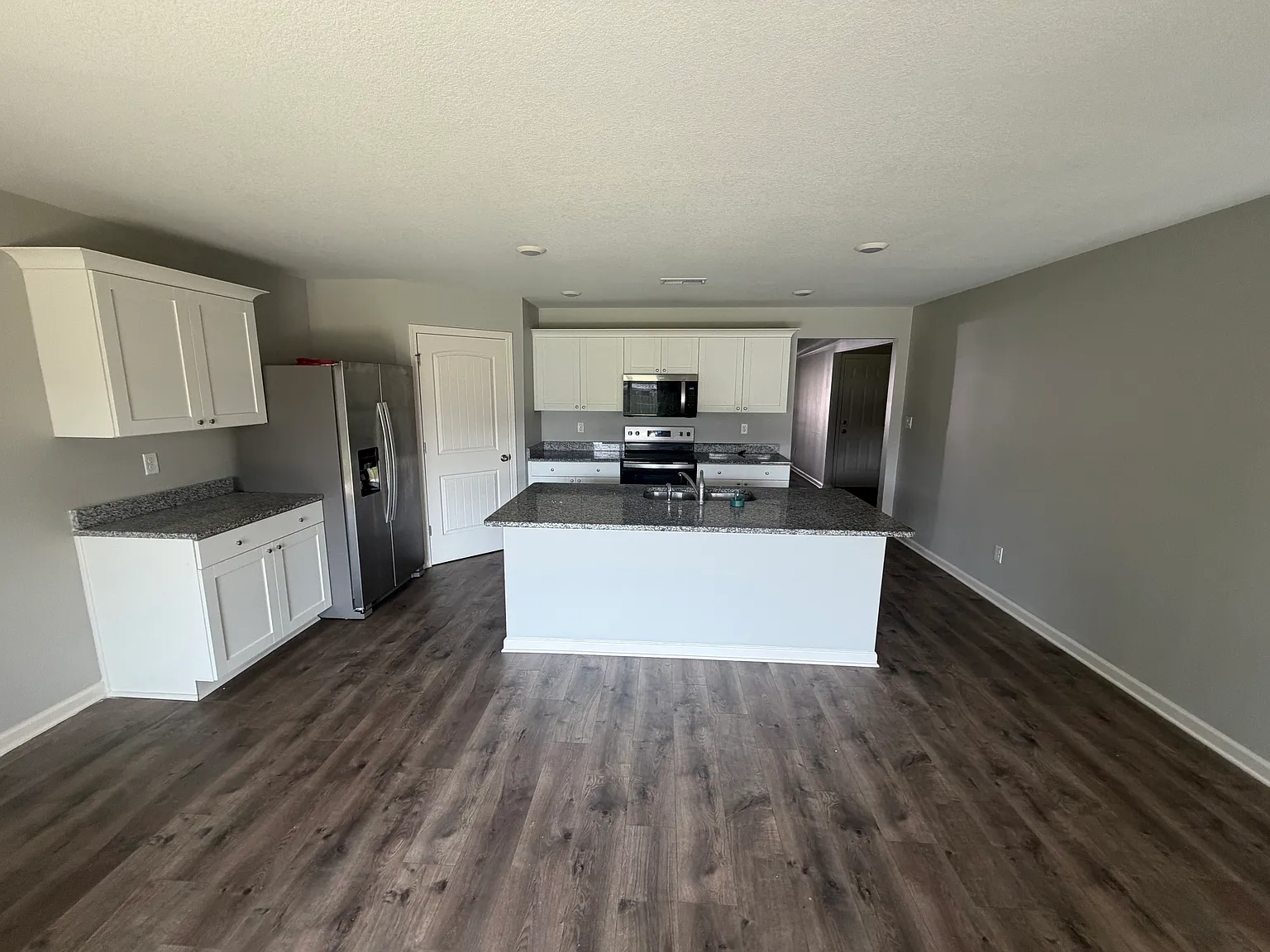 3 bed, 1650 sqft, $1,950 — Photo 2