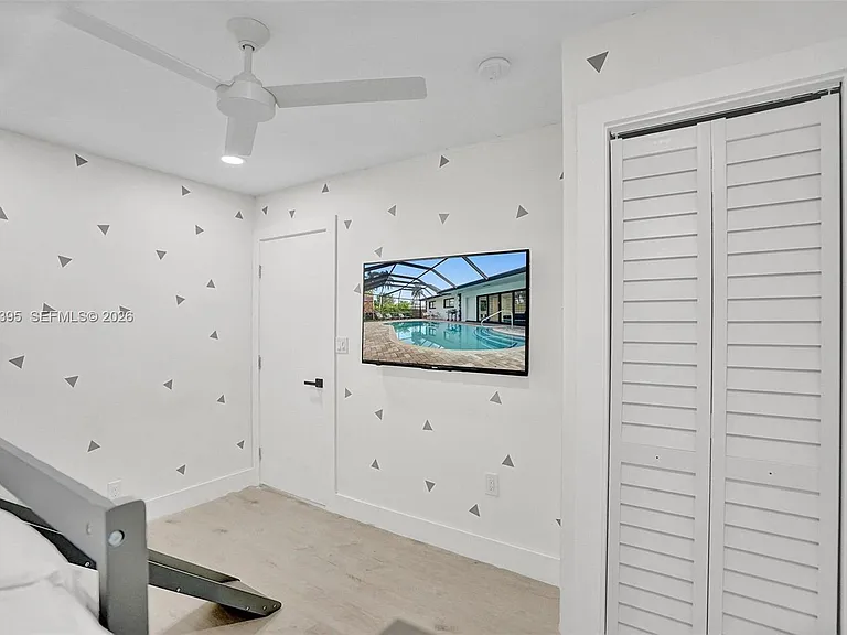 1141 N Northlake Dr — Photo 38