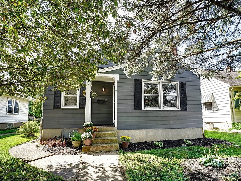 1st image of 2833 Dwight Ave