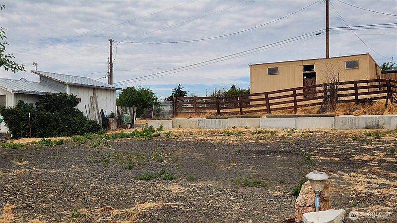5th image of 81 Tacoma Avenue