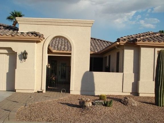 Paramount Arch to Courtyard