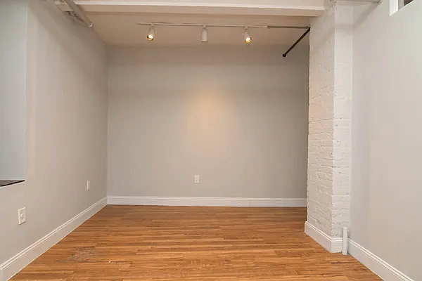 Rented by Compass | media 18