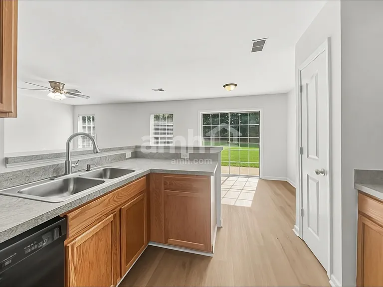 38 Argyle Ct — Photo 4