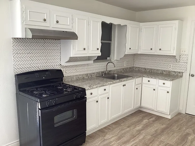 155 Chateau Dr — Photo 5
