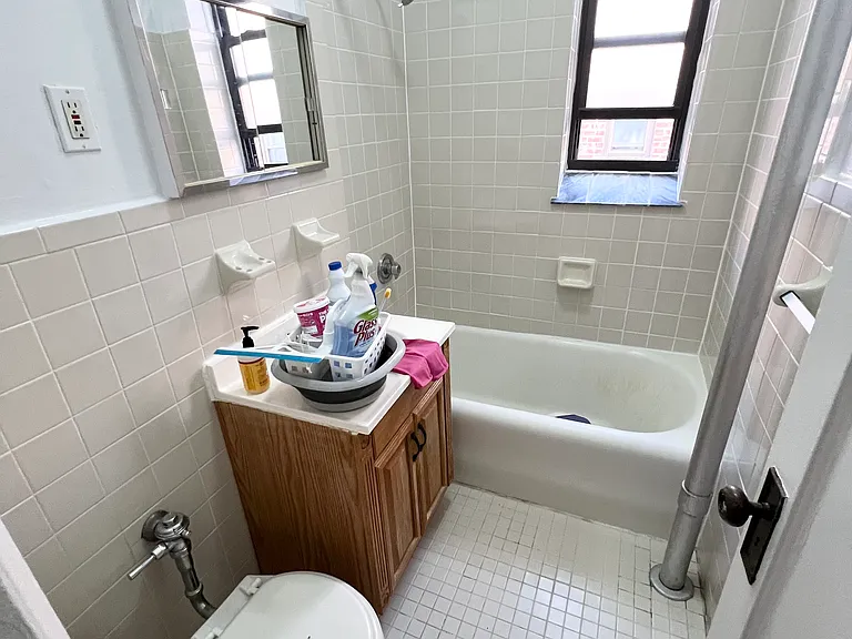 4529 42nd St #4 — Photo 23
