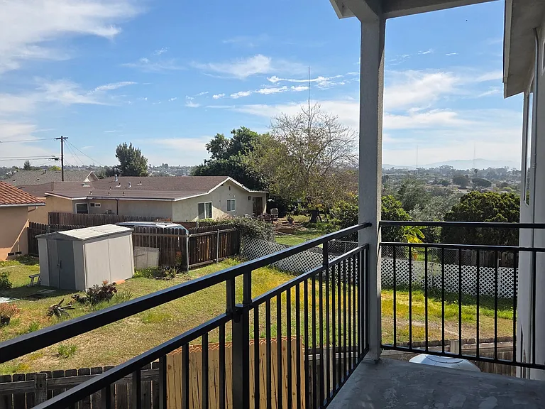 2423 Baily Ave — Photo 12
