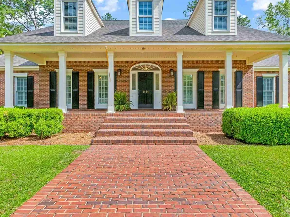 1024 Forest Hill Dr, Atmore, AL 36502