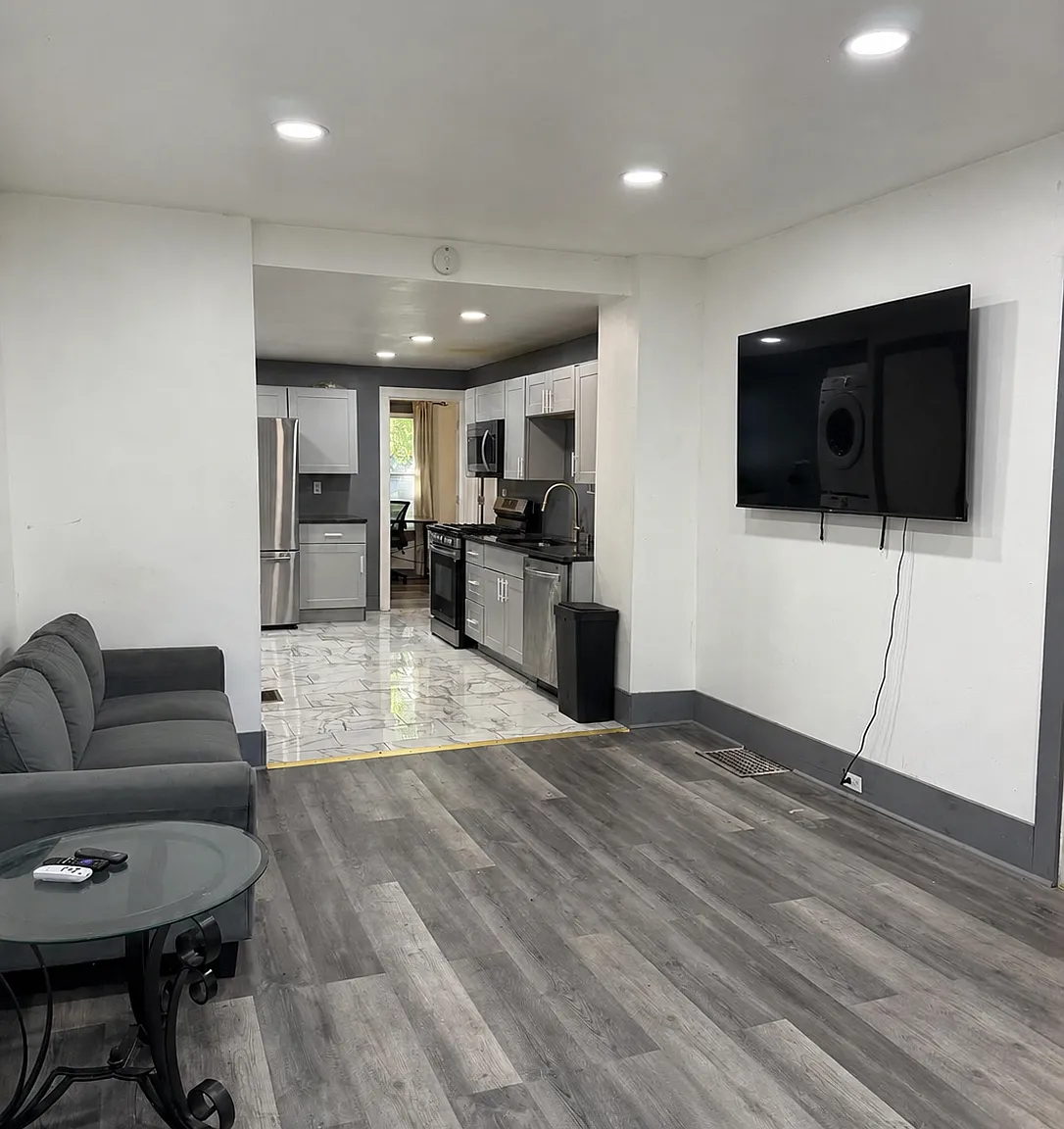 4 bed, 1250 sqft, $2,400 — Photo 1