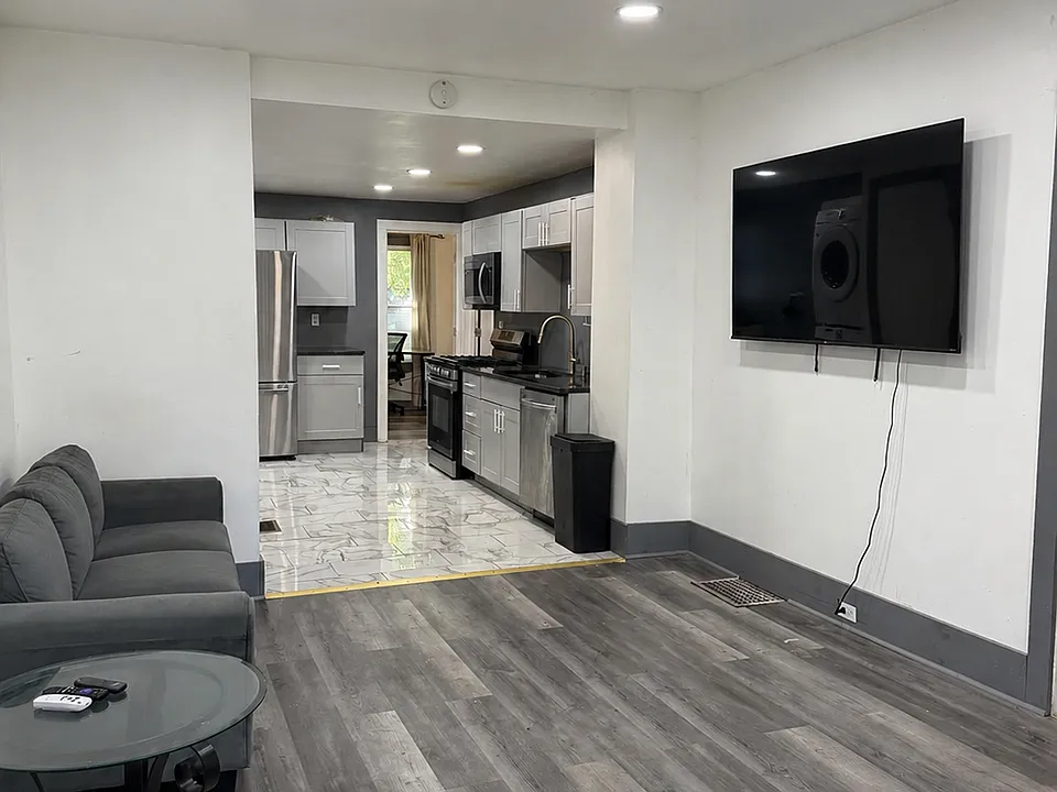 51 Walnut St #3