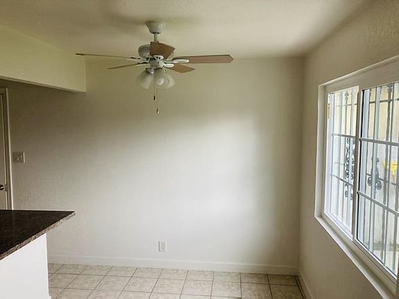 5th image of 324 Mosswood Ave