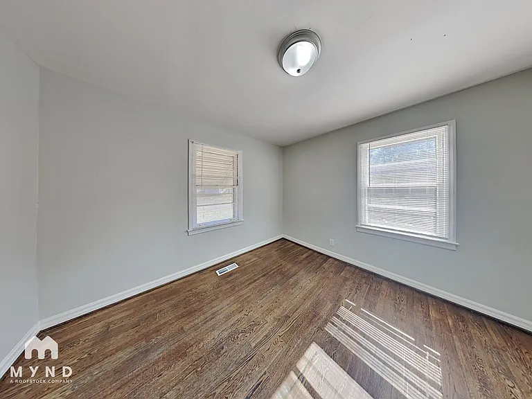 924 Parkway Dr — Photo 15