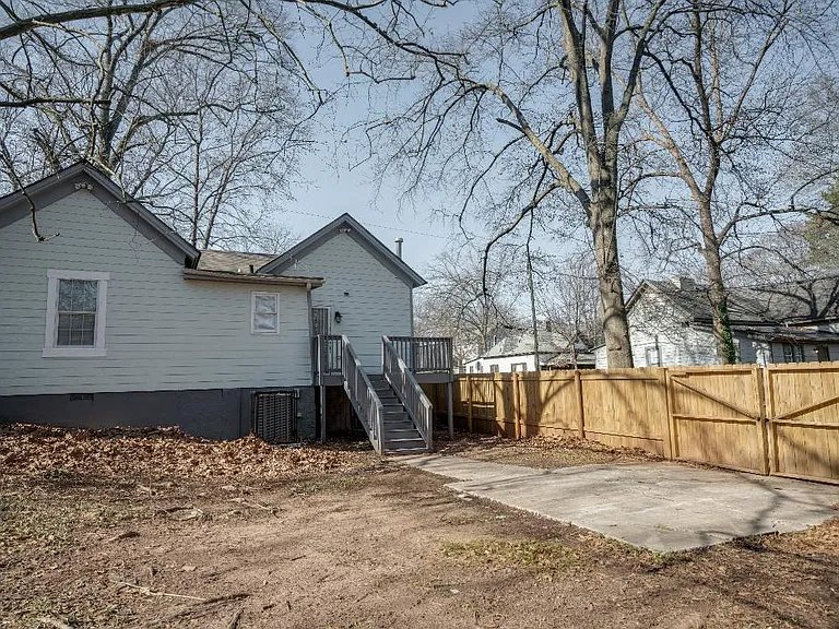 988 Coleman St SW — Photo 30