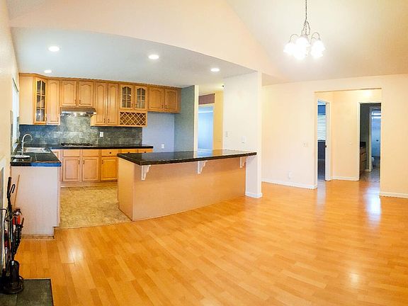 4th image of 1051 McGinness Ave
