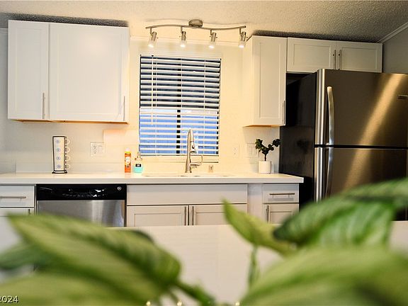 5th image of 6044 Bluehill Ave