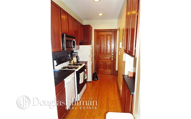 Rented by Douglas Elliman | media 22