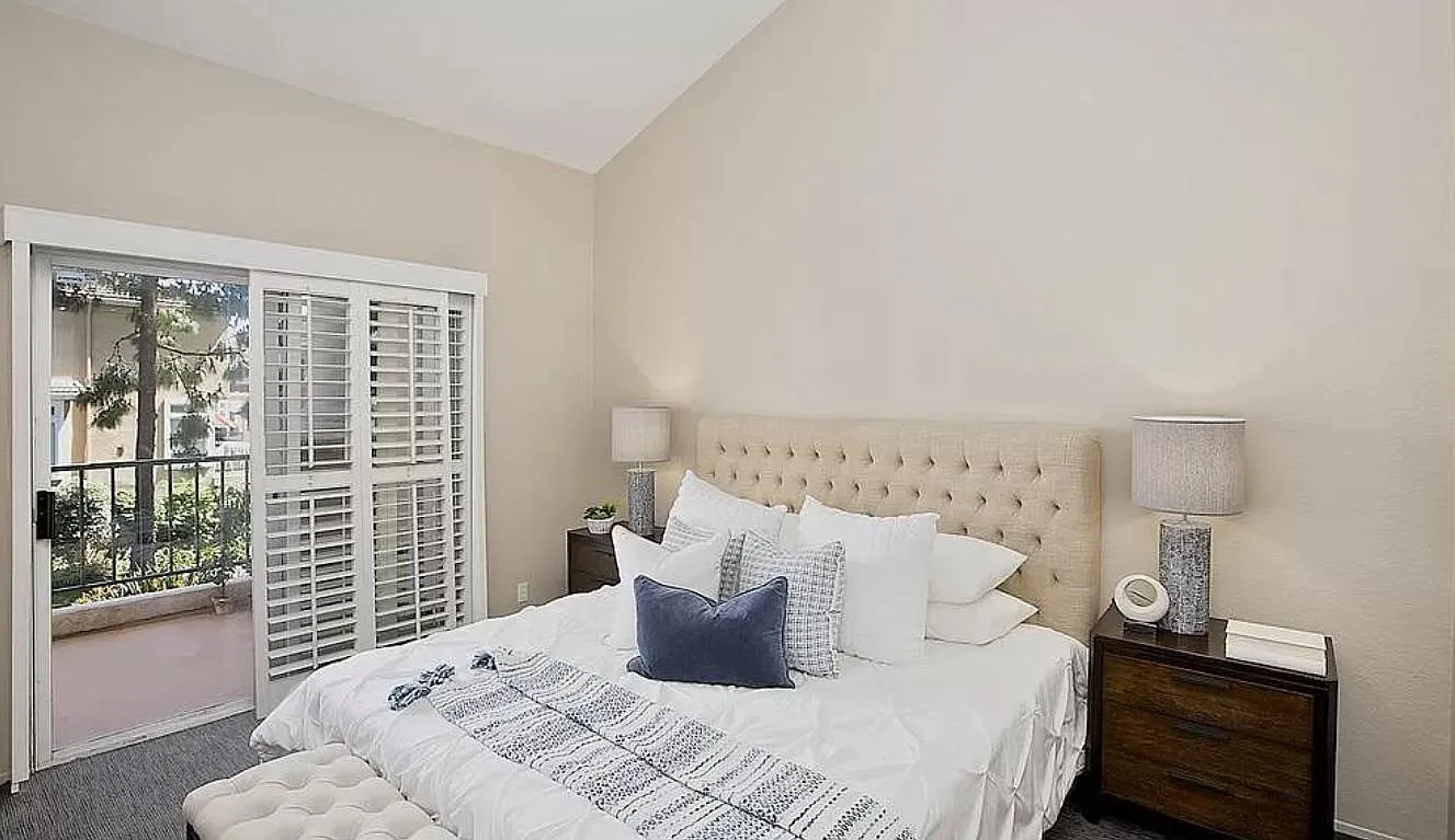 7225 Calabria Ct — Photo 3