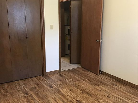 2nd image of 930 E Johnson Ave