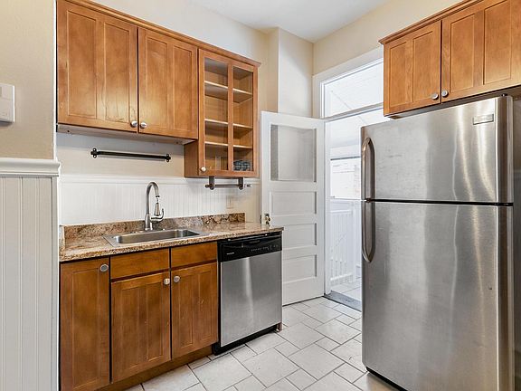 4th image of 509 W 8th Ave