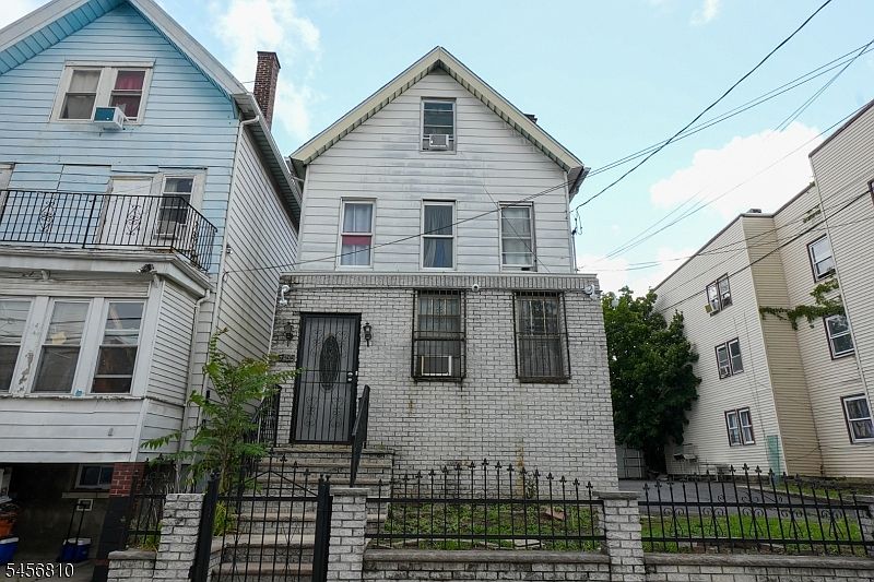2nd image of 55 Winthrop St
