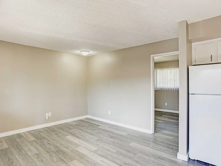 T Street Apartments — Photo 18