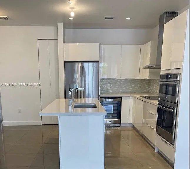 10245 NW 63rd Ter #103 — Photo 2