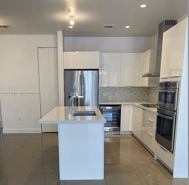 Building Photo - 10245 NW 63rd Ter #103