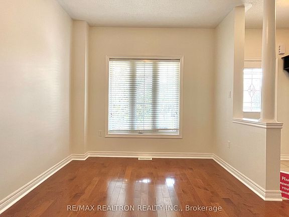 4th image of 123 Woodbury Cres