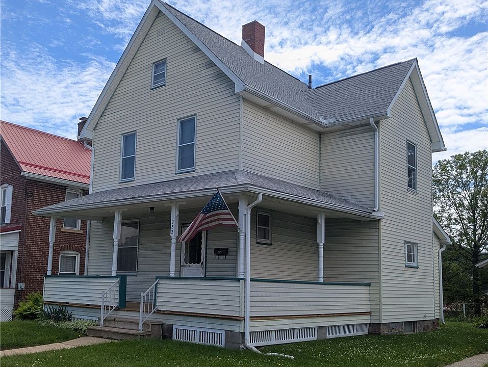 1st image of 252 Oak St