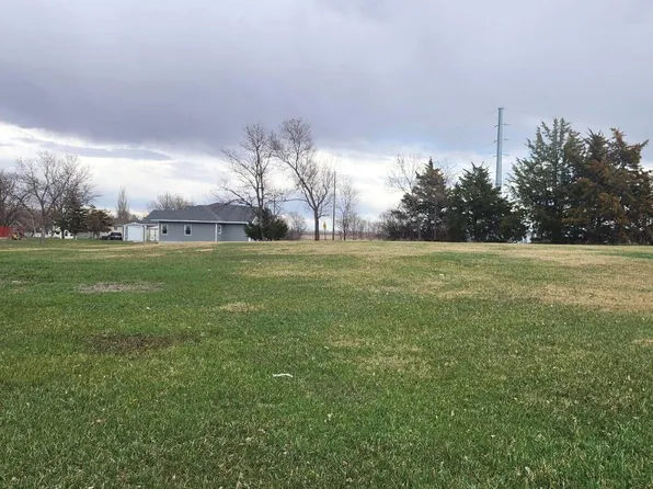 105 E 3rd Ave, Miller, SD 57362