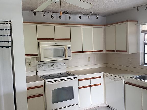 3rd image of 3570 NW 95th Ter #6Q