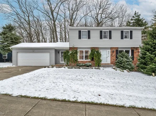 6905 Karen Dr, Seven Hills, OH 44131