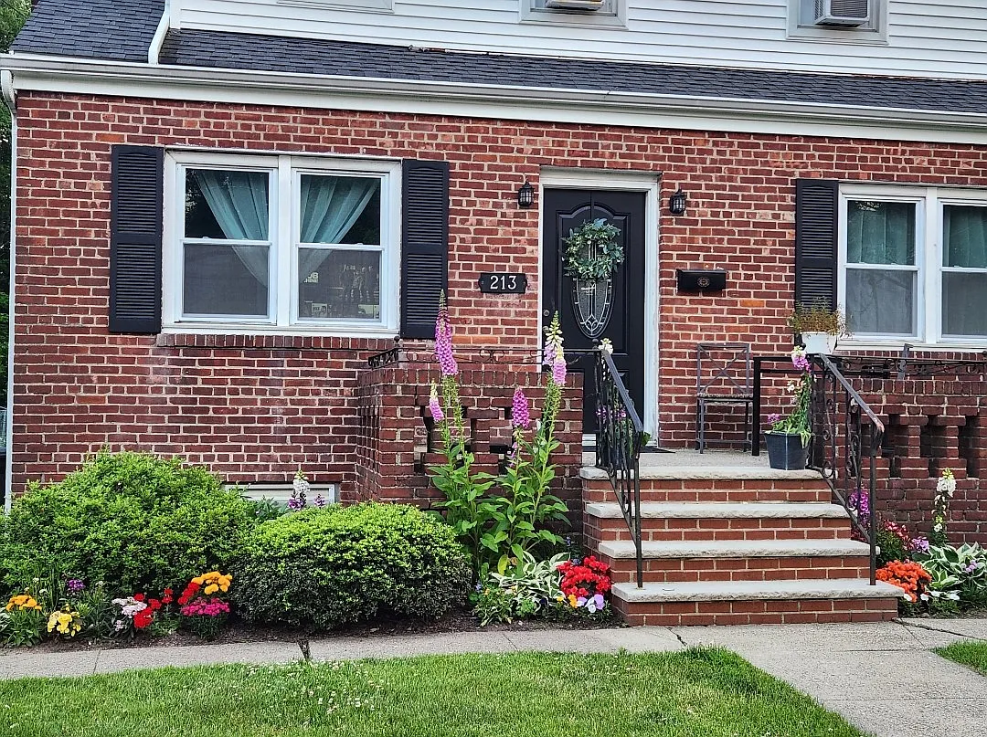 Building Photo - 213 Linden Ave #B