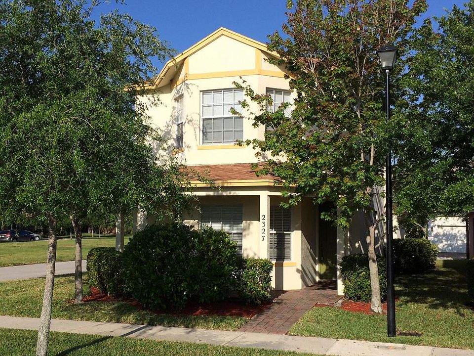1st image of 2327 SE Ruskin Dr
