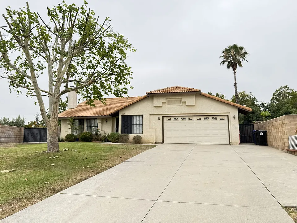560 S Quince Ave