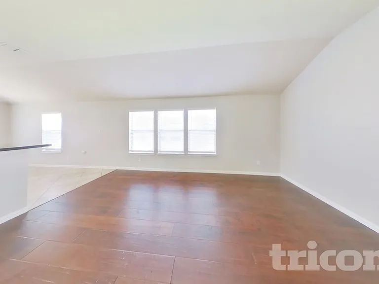8621 Sagebrush Trl — Photo 2
